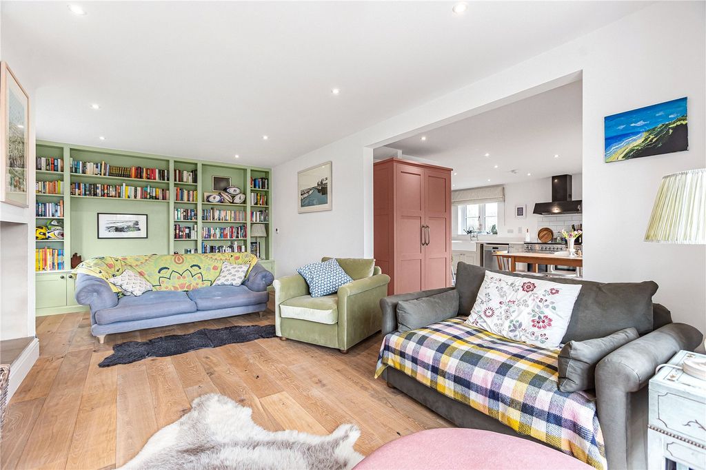 Property photo 3 of 16 Sitting Room