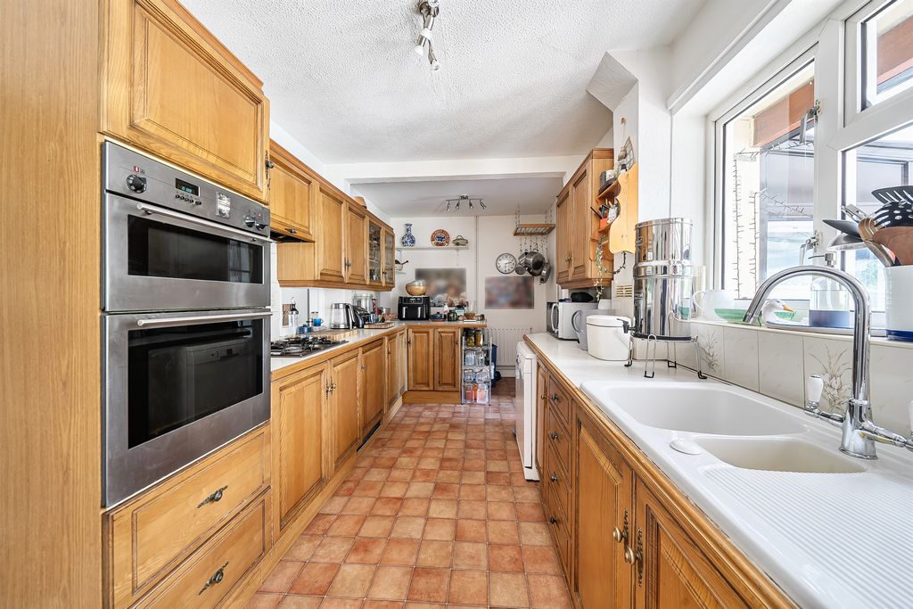 Property photo 2 of 20