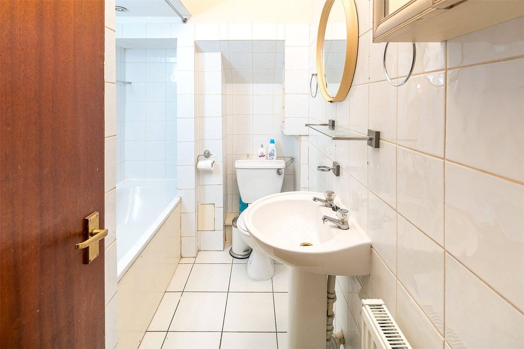 Property photo 2 of 6 Bathroom