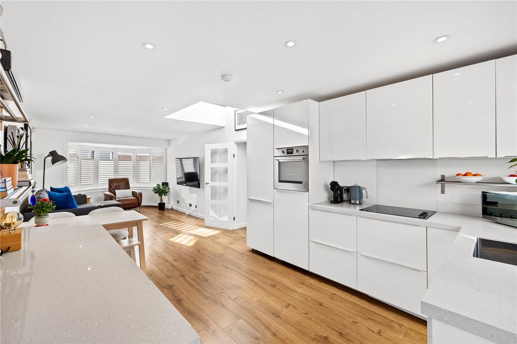 Property photo 2 of 19 Picture No. 14