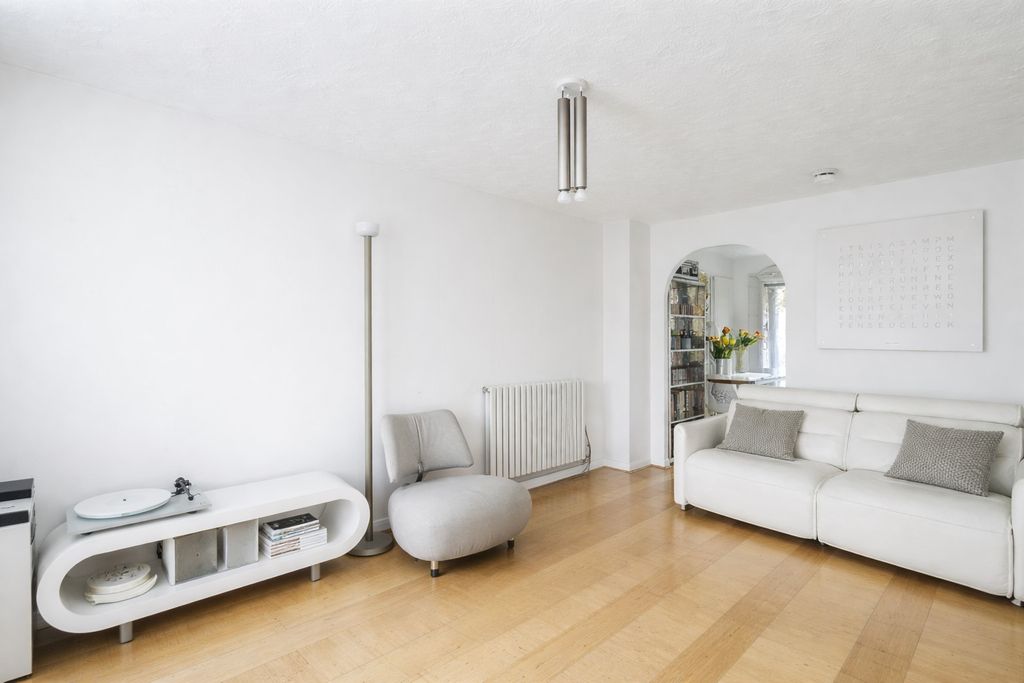 Property photo 3 of 11