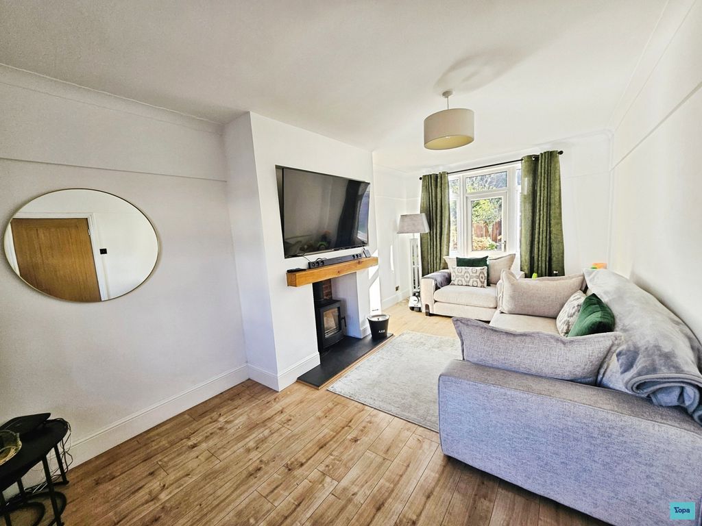 Property photo 3 of 22 Lounge