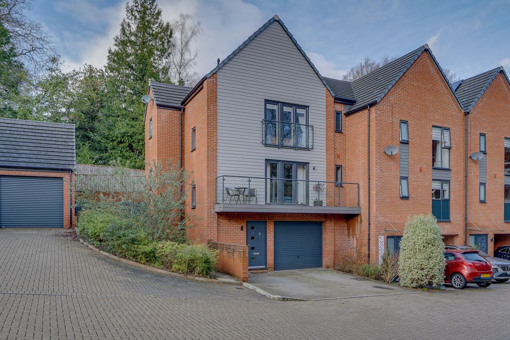 Property photo 1 of 25