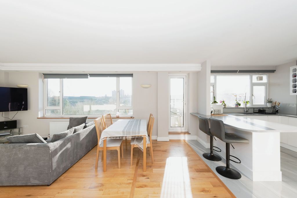 Property photo 1 of 14 Open Plan Living