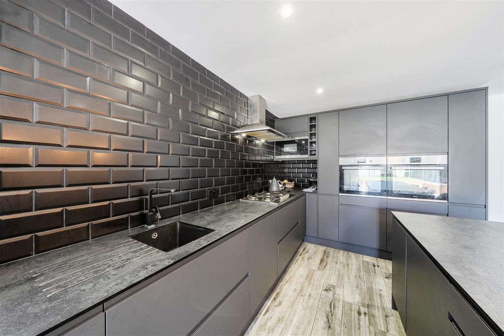 Property photo 3 of 15 Kitchen/Diner