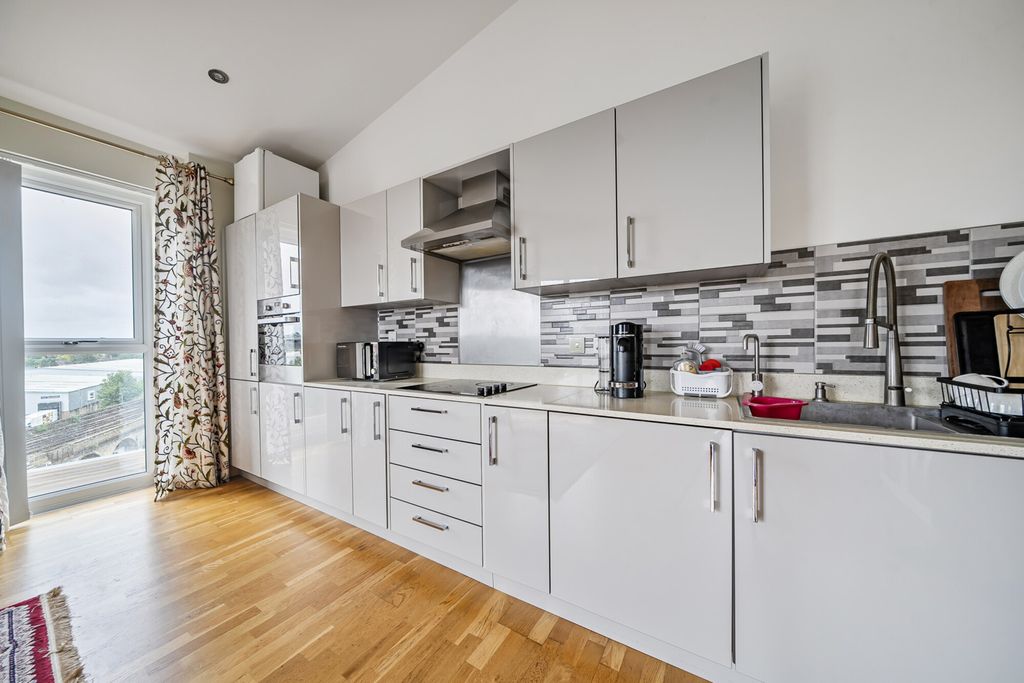 Property photo 3 of 16 Kitchen