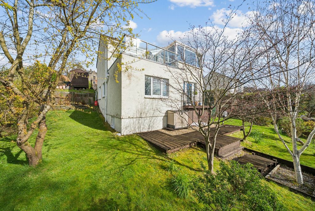 Property photo 3 of 41