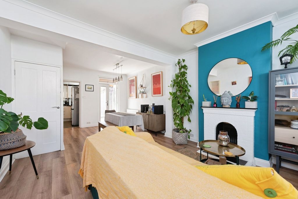 Property photo 3 of 18 Living/Dining Room