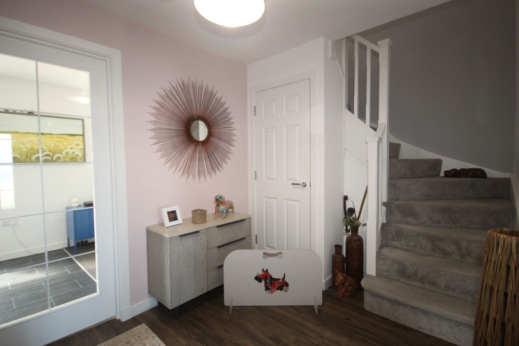 Property photo 3 of 22 Hallway 