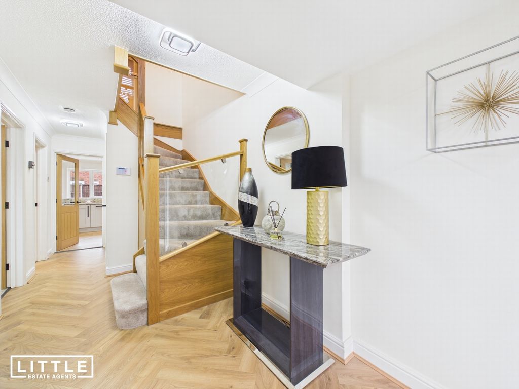 Property photo 2 of 50 Photo 16