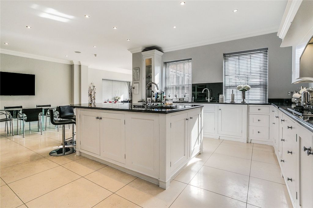 Property photo 2 of 17 Kitchen
