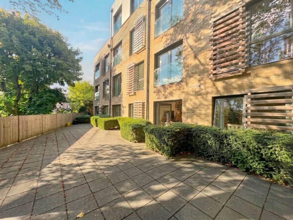 Property photo 1 of 11 Gardens