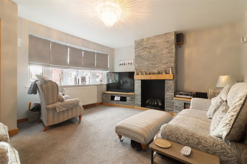 Property photo 2 of 27 Living Room