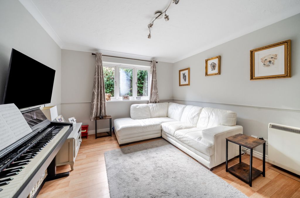 Property photo 2 of 10 1520976-11-1A0915...