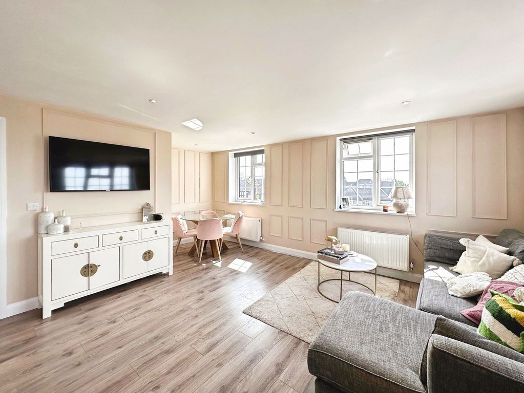 Property photo 1 of 7 Living Space