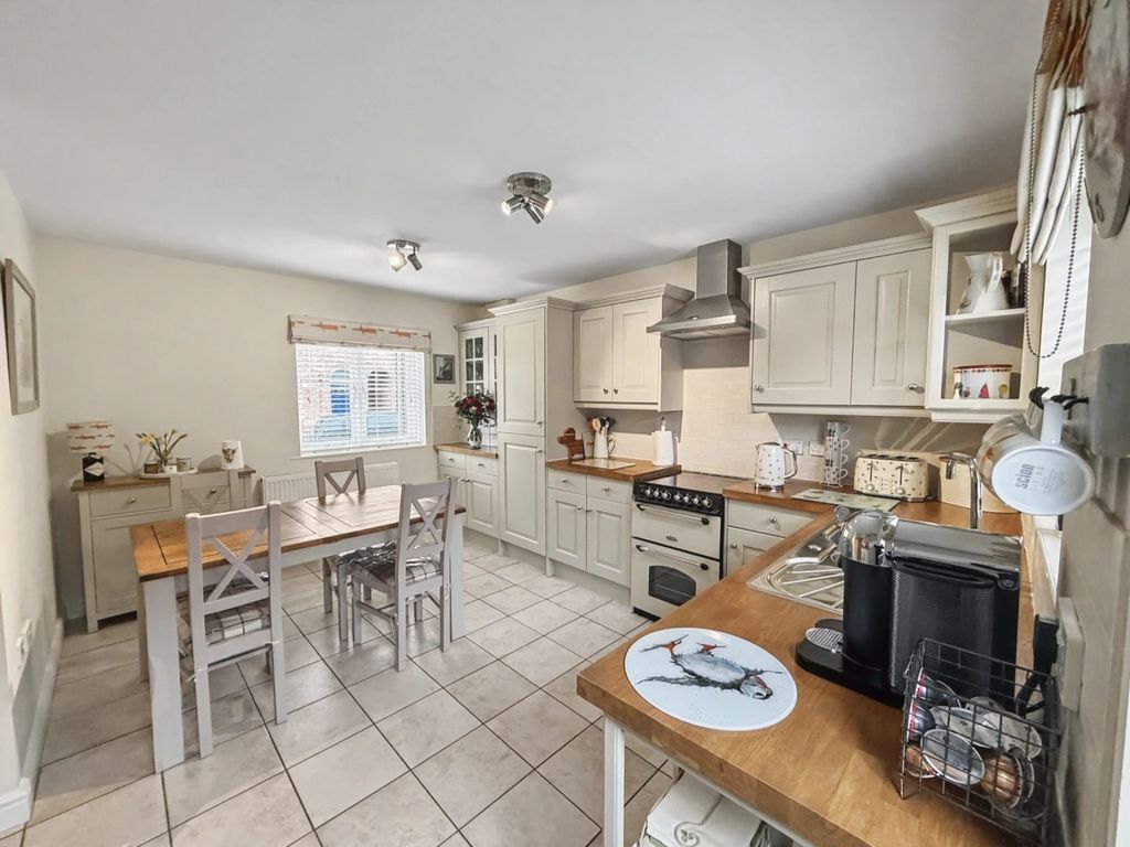 Property photo 2 of 34 4886066