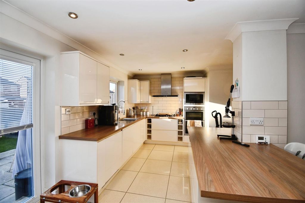 Property photo 3 of 17 7461F902-U 20 20 2819 29.Jpg