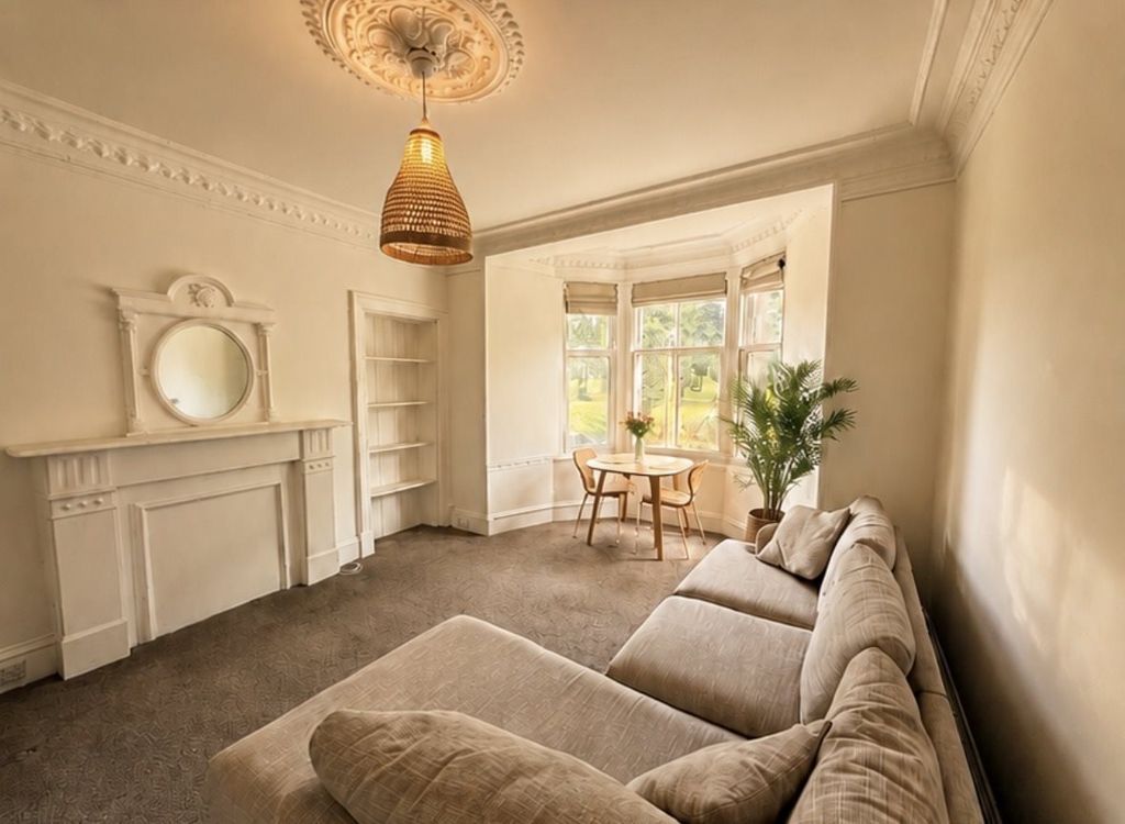 Property photo 1 of 8 Living ( A)