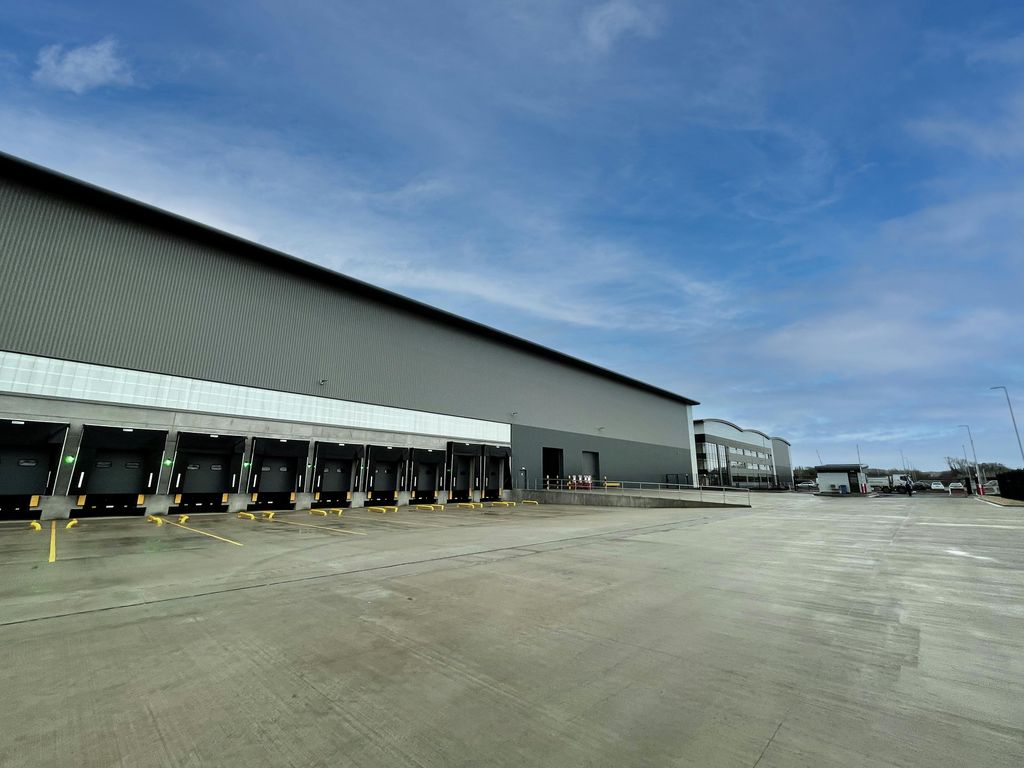 Property photo 2 of 7 Sherburn_Yard_Retouched  Sh131.Jpg