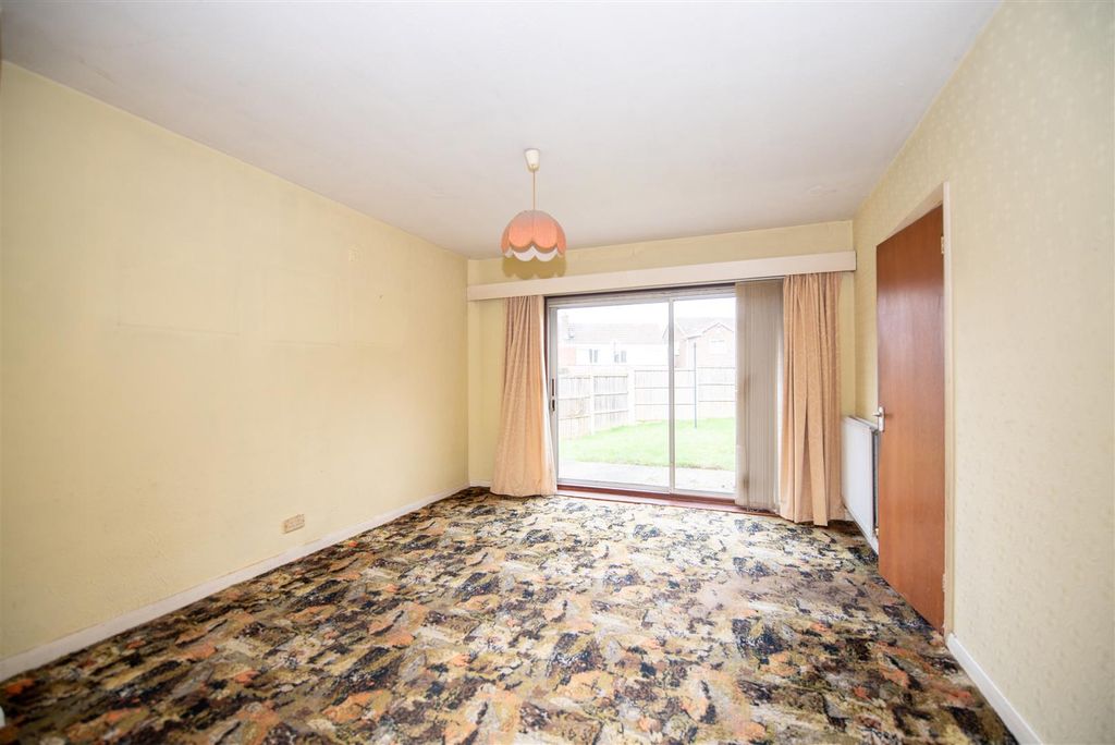 Property photo 3 of 14 Lounge/Dining Room