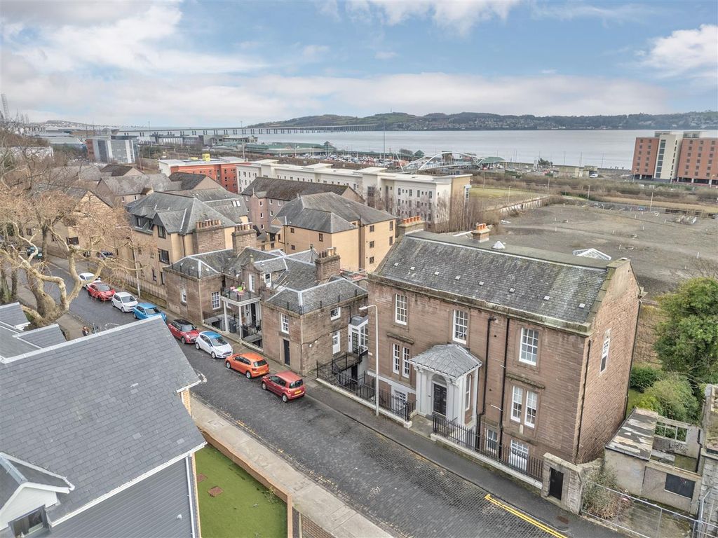Property photo 2 of 21 26E Roseangle Dundee-2.Jpg