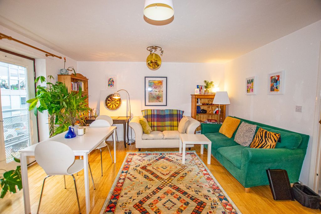 Property photo 1 of 8 Photo 8