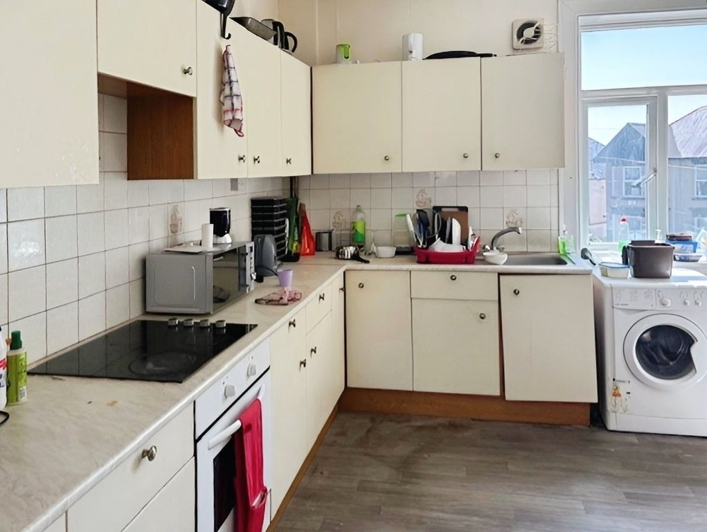 Property photo 3 of 7 9Fbad8Ea-Kitchen 20 28New 29