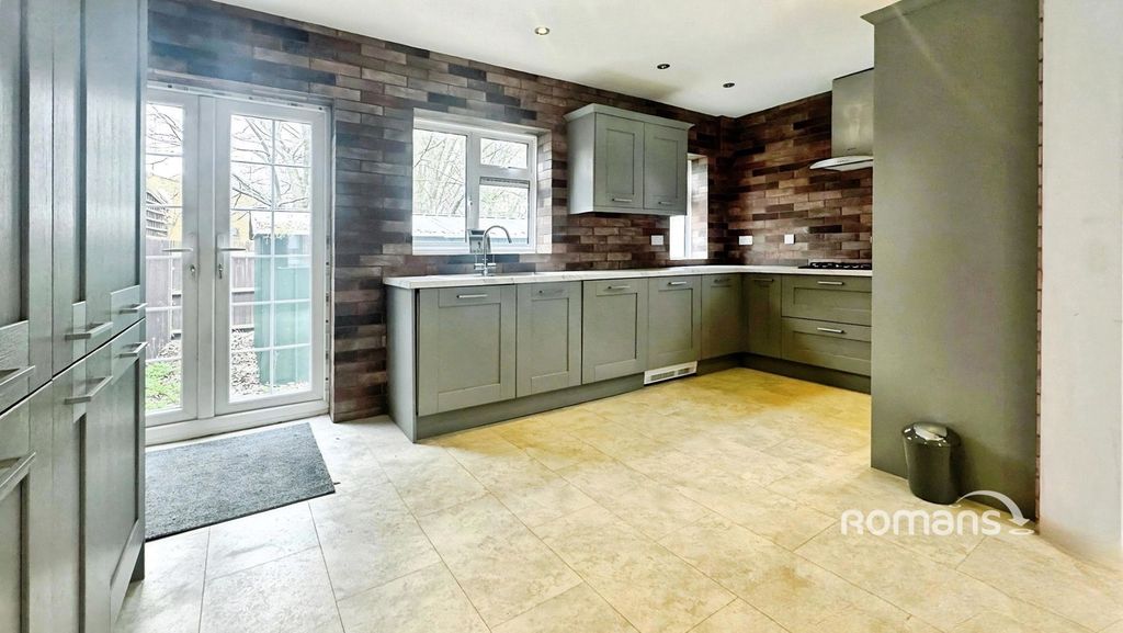Property photo 2 of 11 Pbox-Img.Jpg