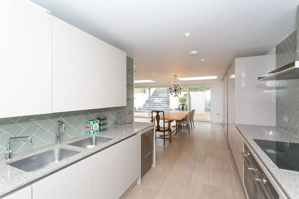 Property photo 2 of 36