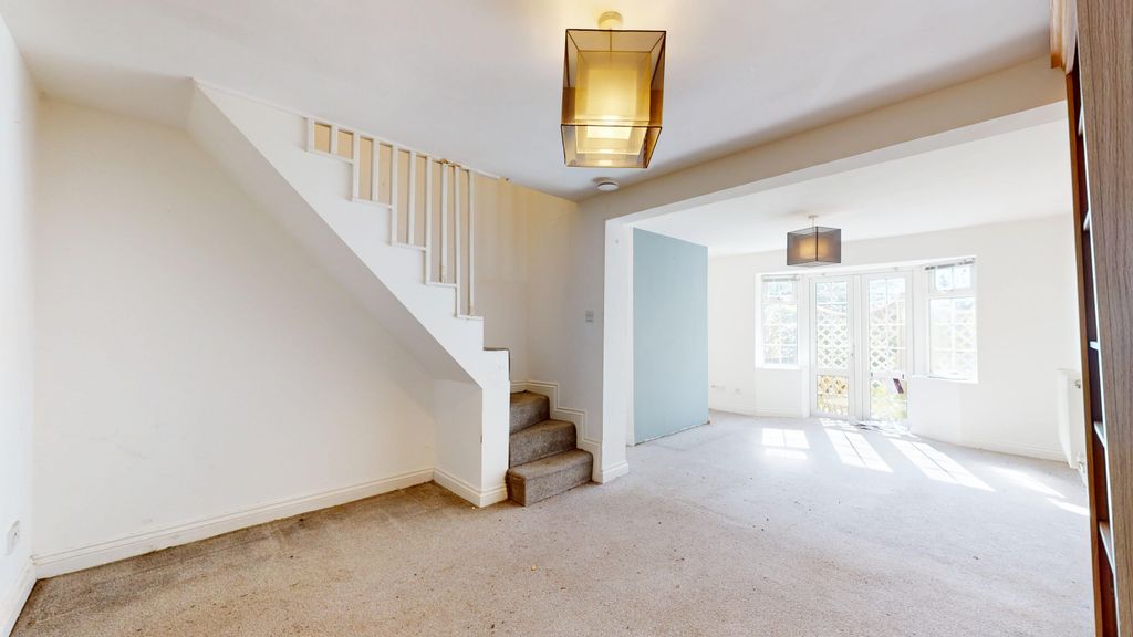 Property photo 3 of 17 24 Tilmore Road, Petersfield, Hampshire, Gu32 2Hh
