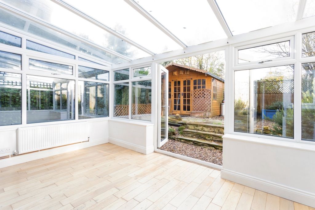 Property photo 3 of 14 65 High Street Fp...