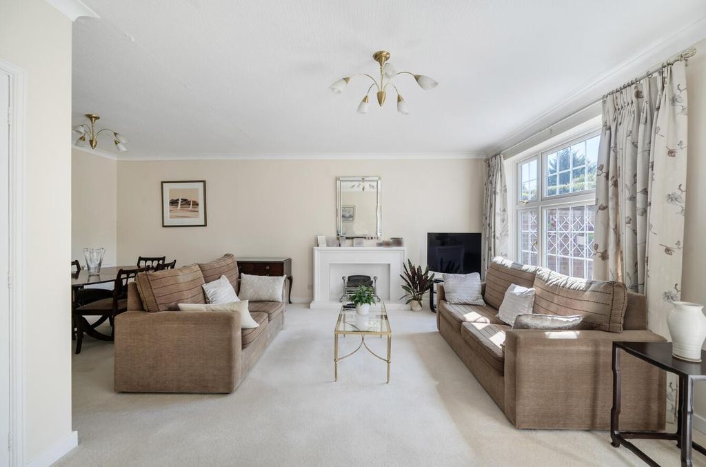 Property photo 3 of 16 Davidson Frost-Wellings, Dfw, Sunningdale Close, S