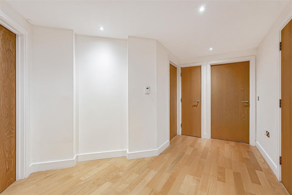 Property photo 3 of 23 18_72759.Jpg