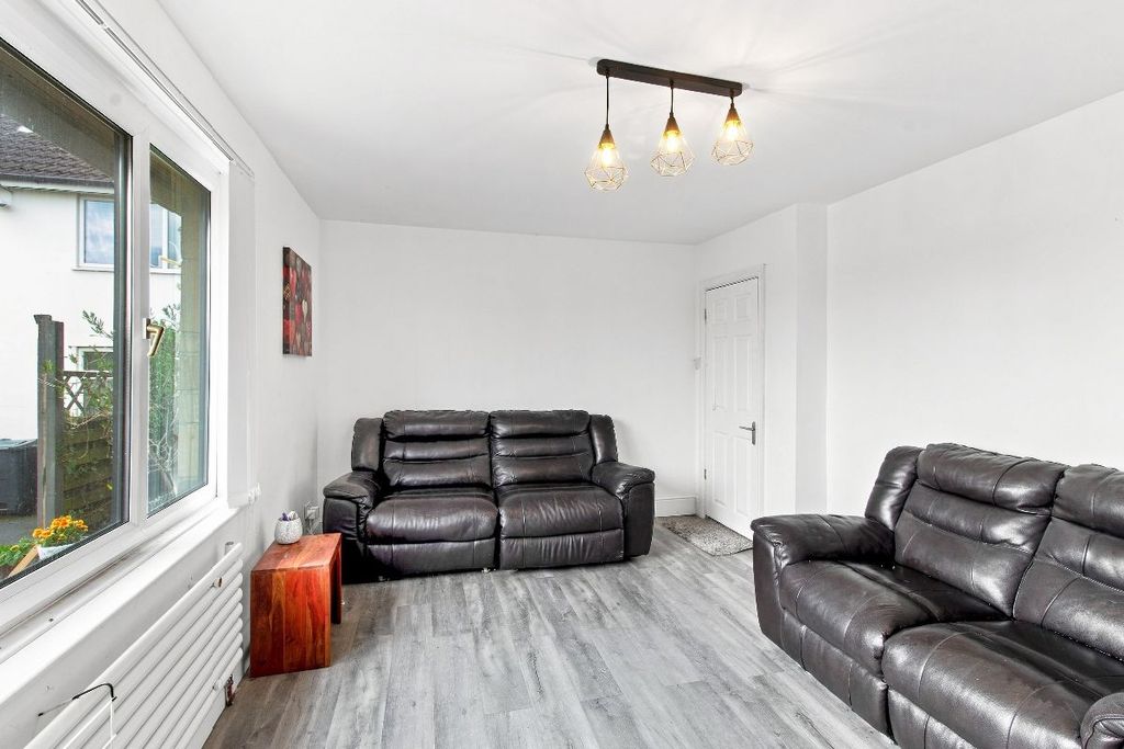 Property photo 3 of 28