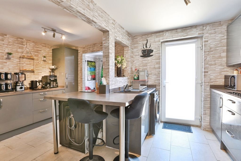 Property photo 3 of 17 Pbox-Img.Jpg