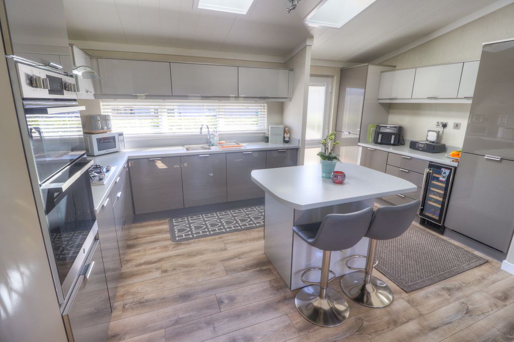 Property photo 3 of 22 Luxury Kitchen