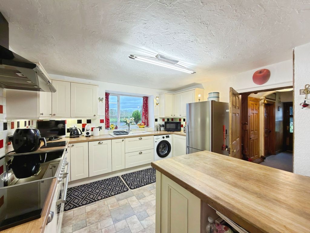 Property photo 2 of 36