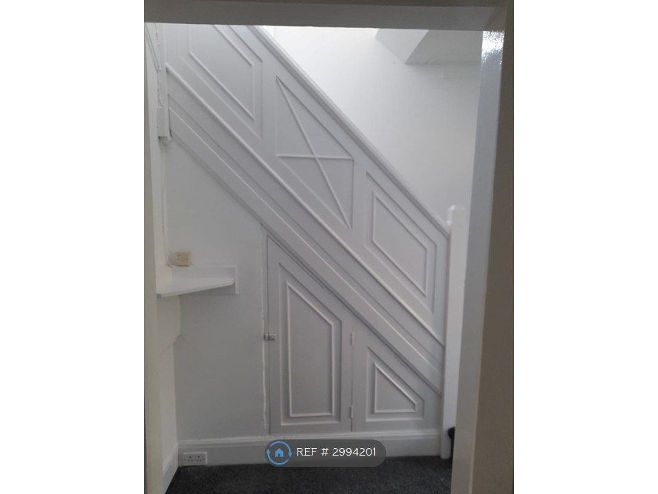 Property photo 2 of 33