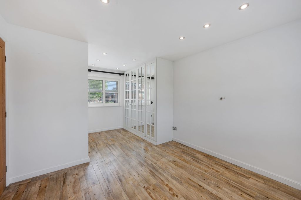 Property photo 3 of 37
