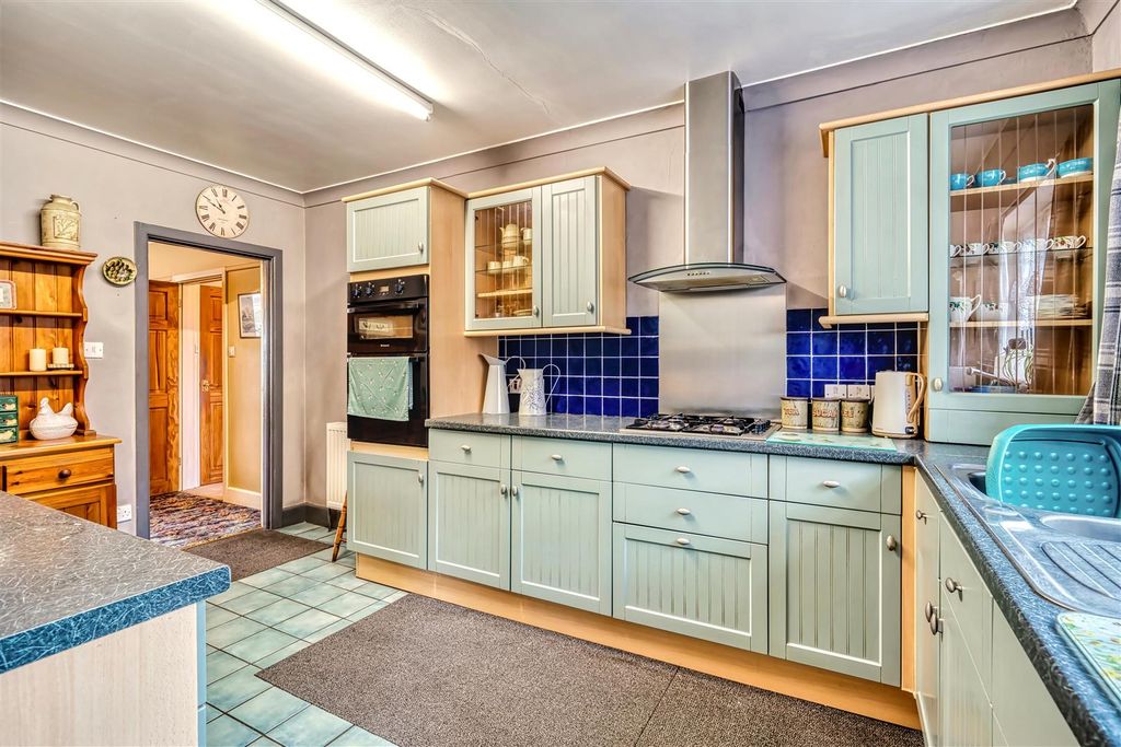 Property photo 2 of 12 Kitchen