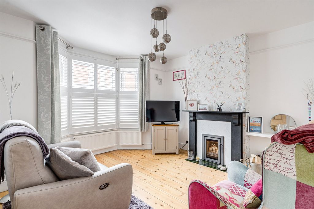 Property photo 2 of 17 Picture No. 12