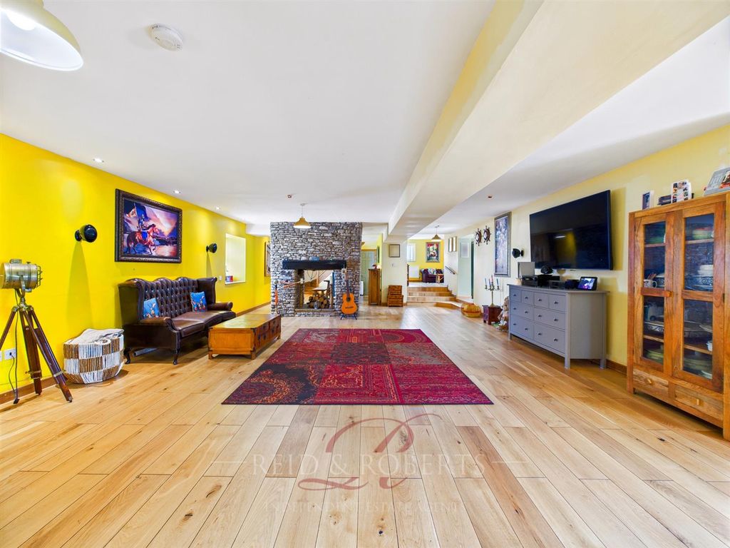 Property photo 1 of 54 Cam04884G0-Pr0063-Still014.Jpg