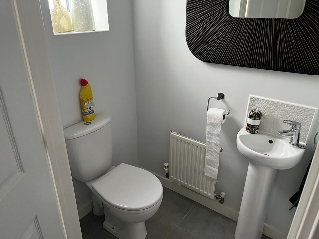 Property photo 2 of 9 Cloakroom