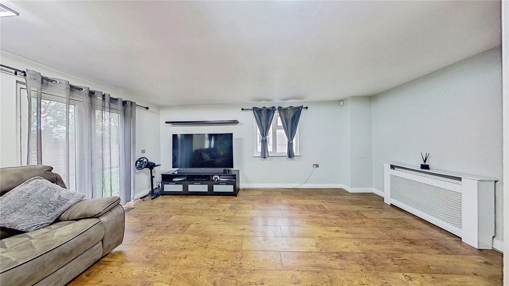 Property photo 2 of 17 Photo