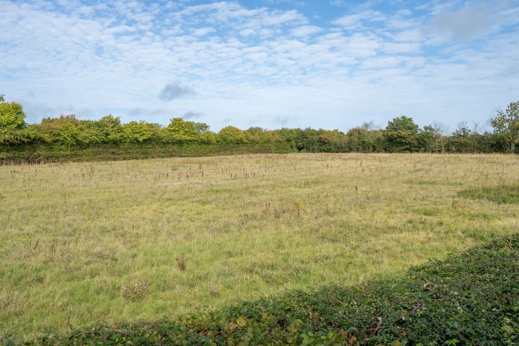 Property photo 3 of 28