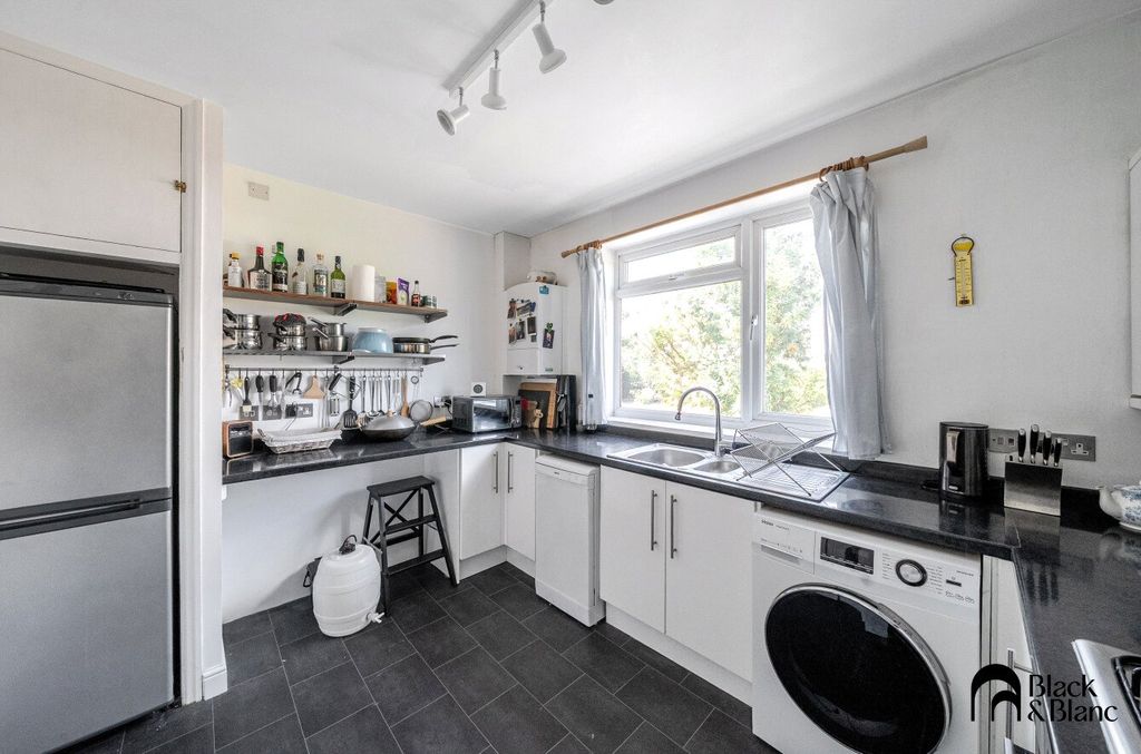 Property photo 3 of 12 Kitchen