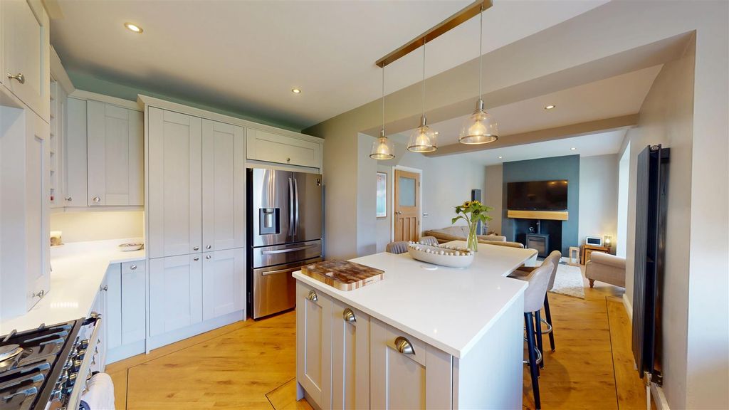 Property photo 2 of 20 Kitchen