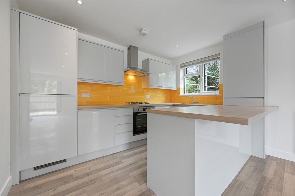 Property photo 3 of 12 Kitchen.Jpg