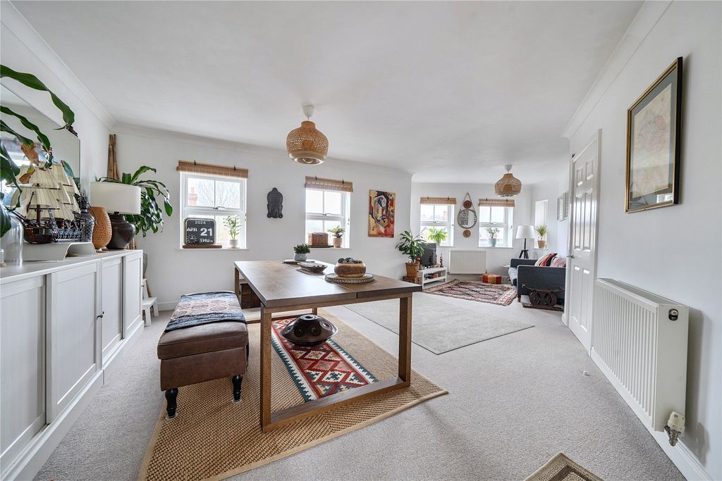 Property photo 1 of 22 Living Room