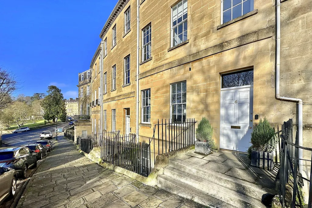 Apartment in Bath, Lansdown - View 3